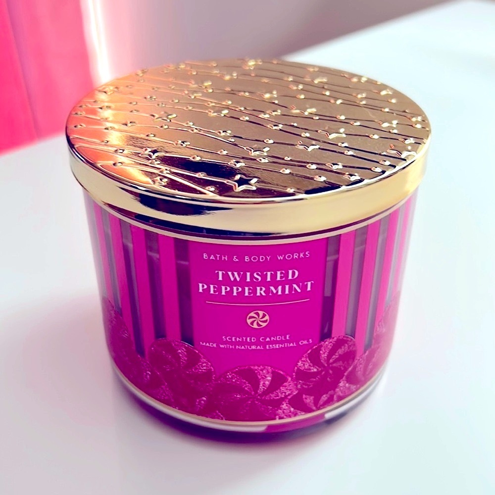 NWT Bath and body works Twisted Peppermint 3 wick candle